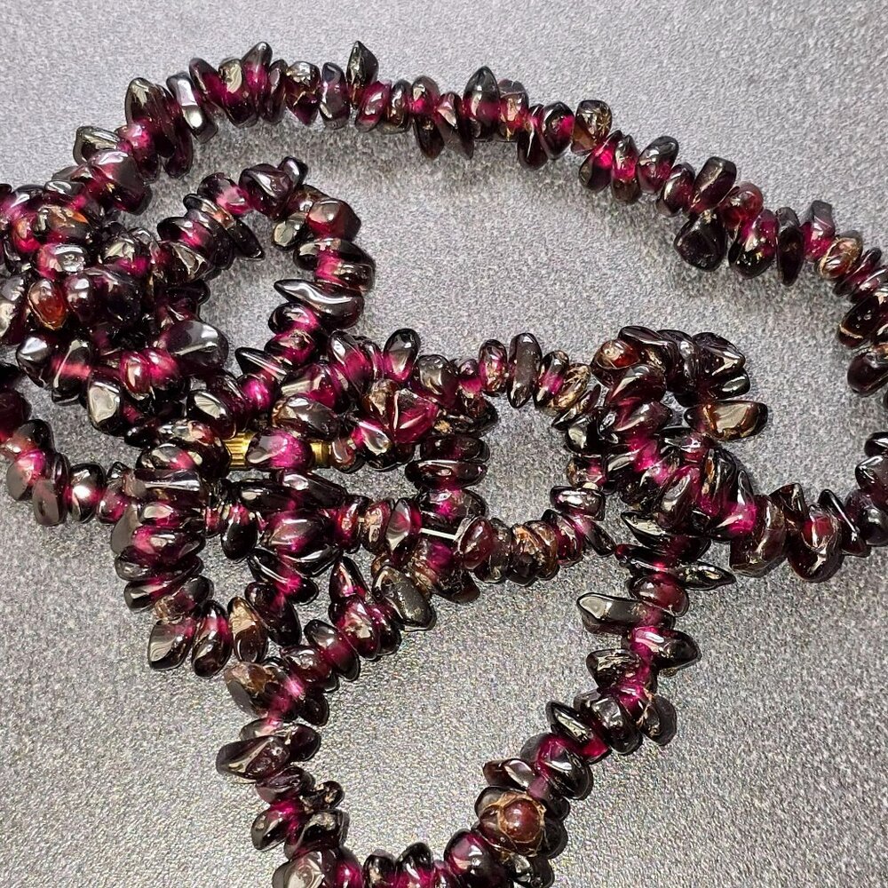 Natural Deep Red Garnet Chip Bead Necklace With Gold-Tone Barrel Clasp HS207